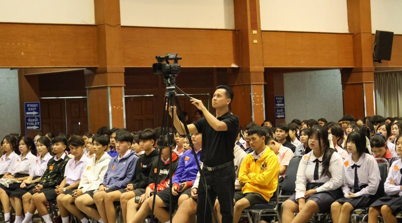 ทีมถ่ายทอดสด งานมหกรรมวิชาการเปิดบ้าน Lru ครั้งที่ 4